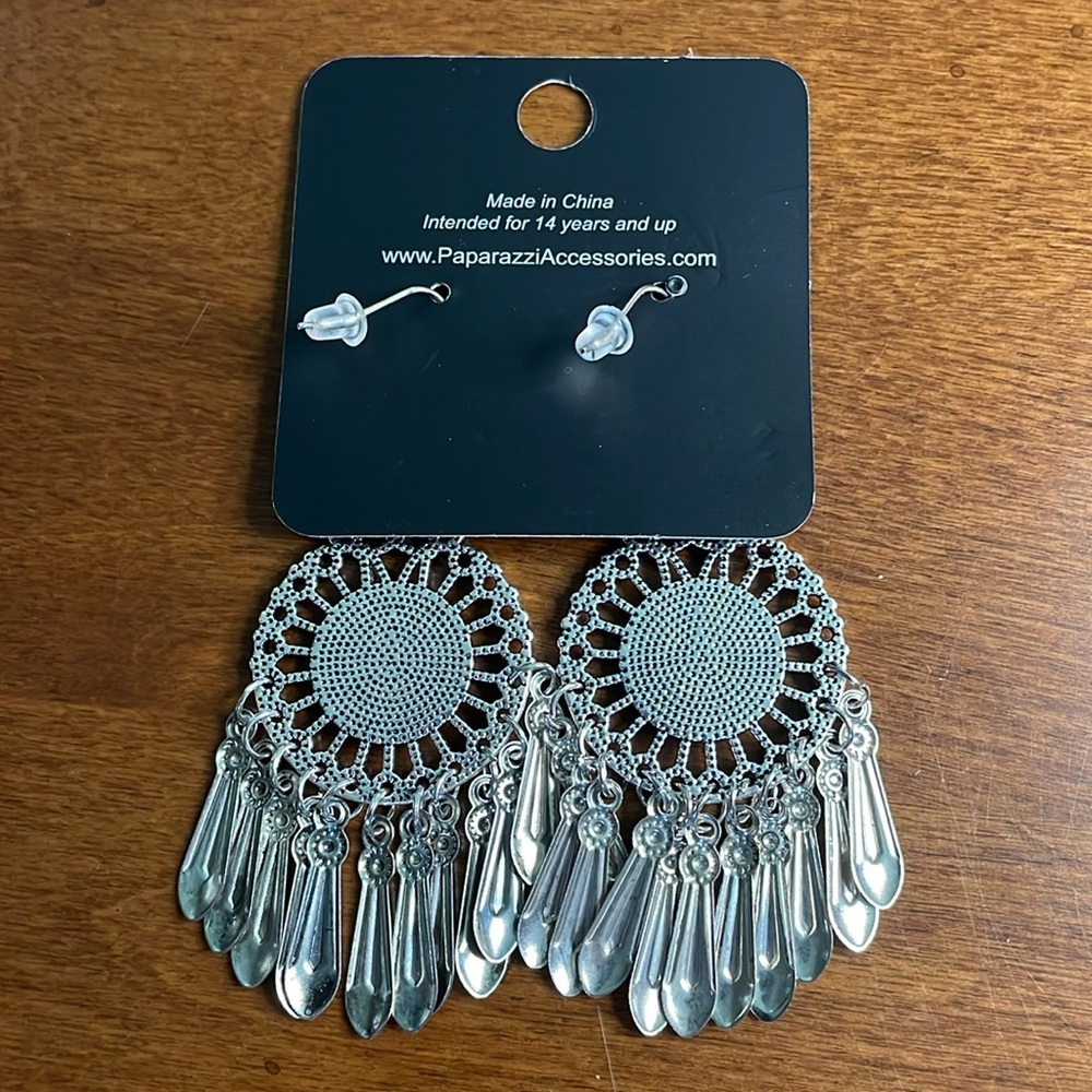 Paparazzi Dreamcatcher Earrings. NWT - Picture 2 of 4